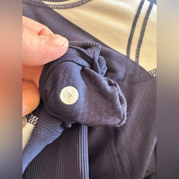 Lululemon Run: Switch Back Long Sleeve  Size 4 - Picture 6 of 13